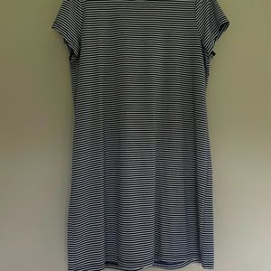 Vineyard vines performance blue striped dress Size large